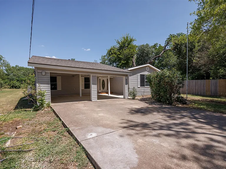 109 S Cedar St — Photo 2