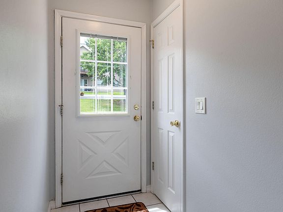 2nd image of 520 Abby Lane #4