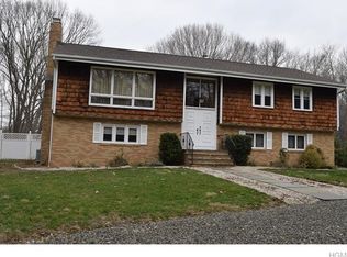 6 Fireside Ct, Norwalk, CT 06850