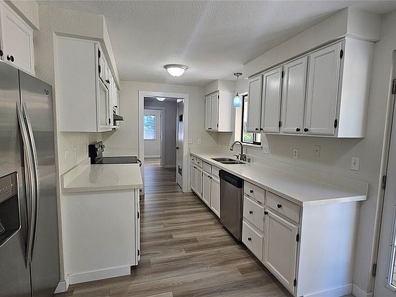 4th image of 1041 Pacific Park Drive SE