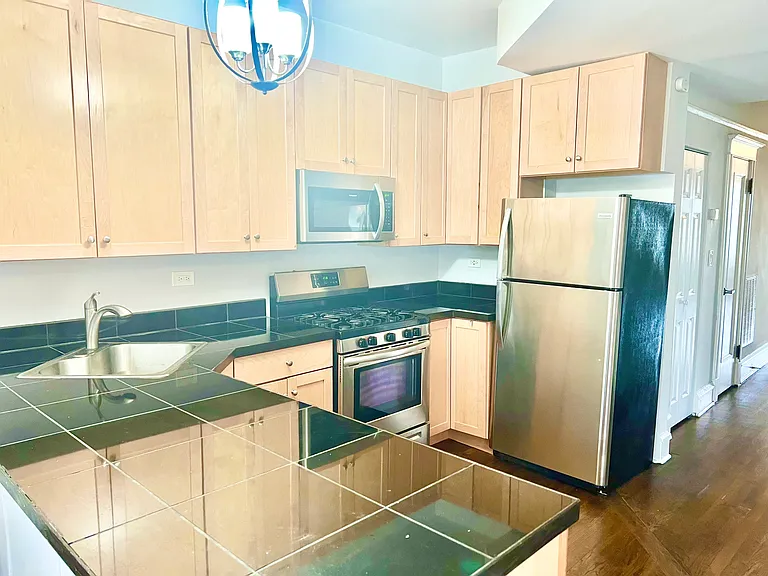 907 W Sheridan Rd #3 — Photo 15