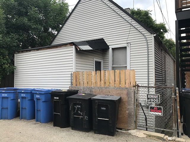 2nd image of 1724 N Hermitage Ave