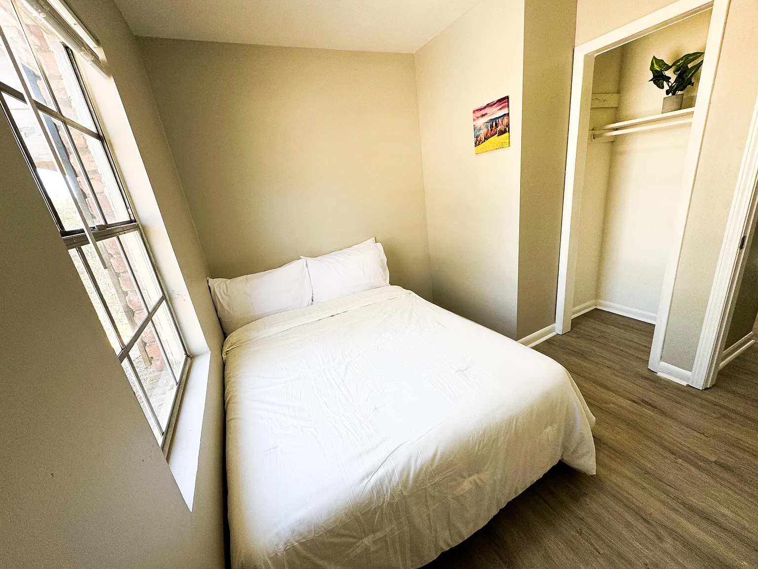 4 bed, 3.0 bath, 2100 sqft, $663 — Photo 2