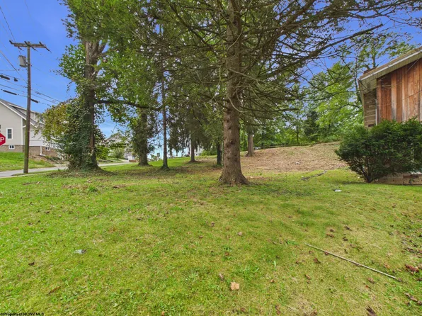 631 Center St, Morgantown, WV 26505