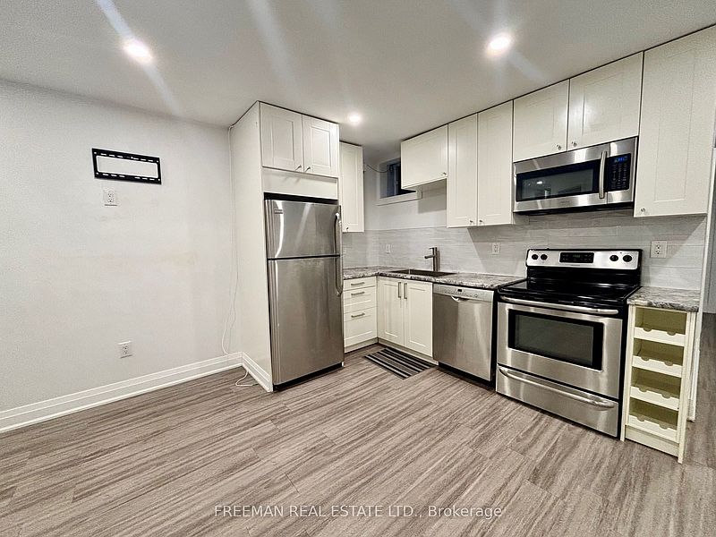 Toronto Townhouse for rent - 2 Bedrooms — photo 3