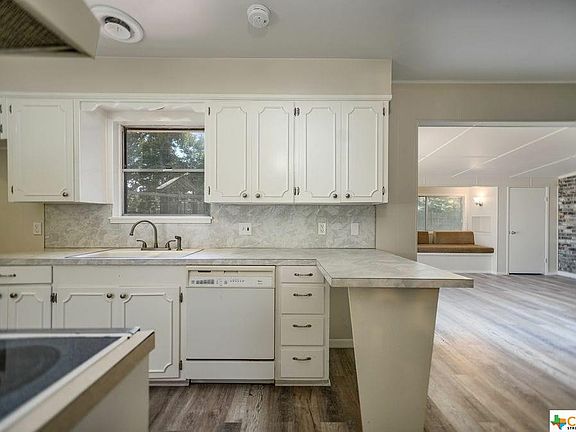 2nd image of 706 Brookhollow Dr