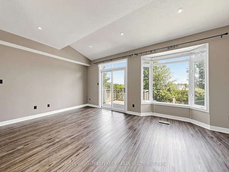 45 Cameo Dr — Photo 7