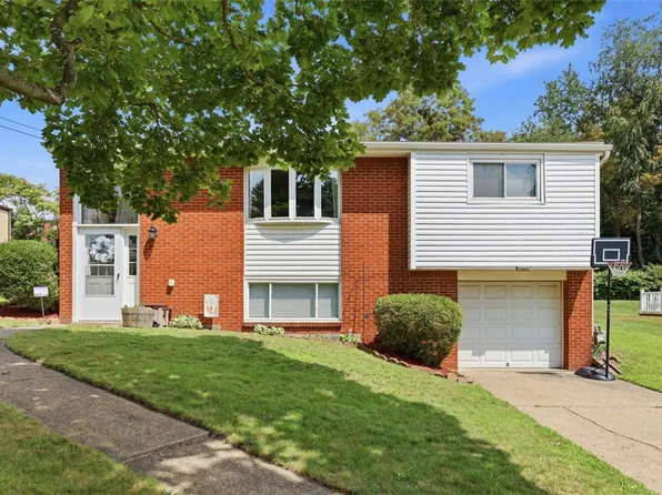 200 Rosemont Dr, Coraopolis, PA 15108