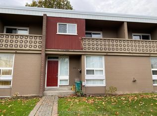 3230 The Credit Woodlands, Mississauga, ON L5C 2J6
