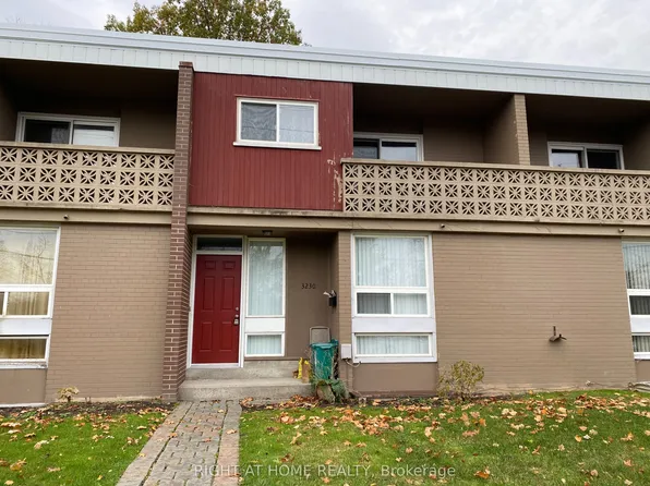 3230 The Credit Woodlands, Mississauga, ON L5C 2J6