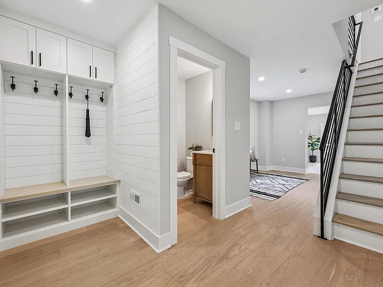 218 Biddulph Rd — Photo 2
