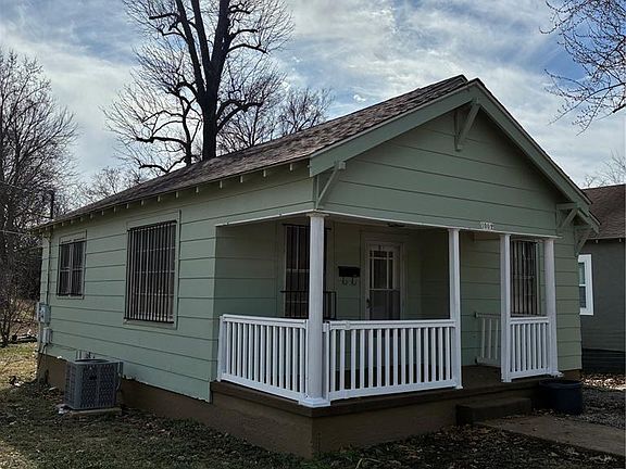 3rd image of 1002 Tremont St