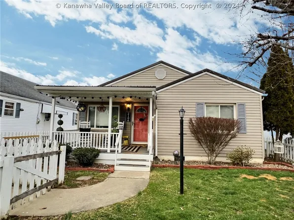 2106 Lincoln Ave, Saint Albans, WV 25177