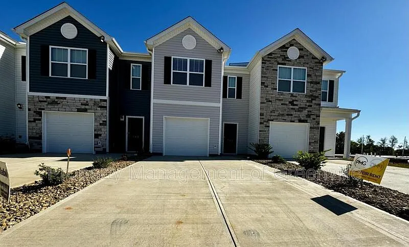 3 bed, 2.5 bath, $1,645 — Photo 3