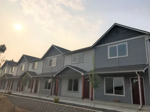 615 S 3rd St, Selah, WA