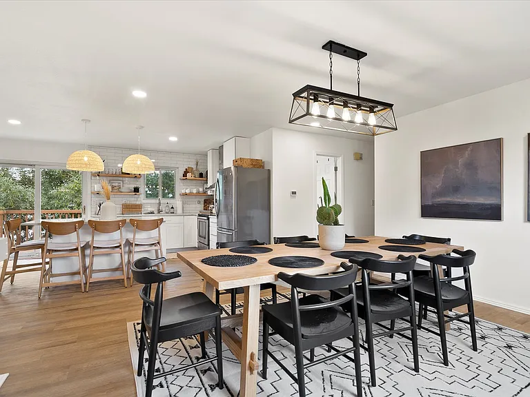 144 Franklyn Ave — Photo 9