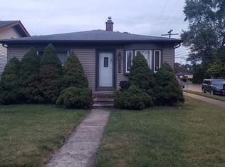 5481 Edgewood St, Dearborn Heights, MI 48125
