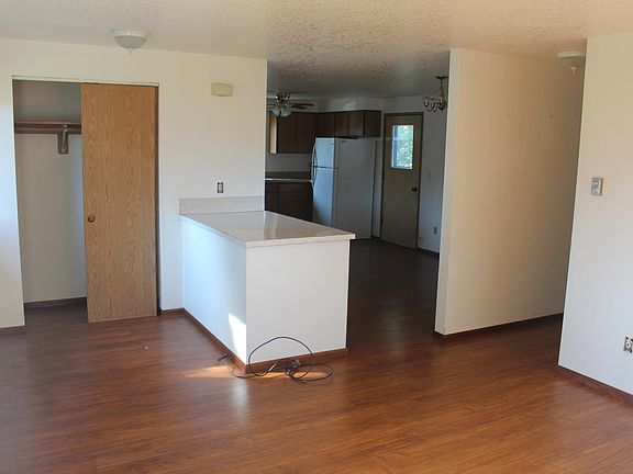4th image of 325 NE 11th St