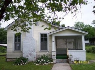208 N Maple St, Carthage, MO 64836