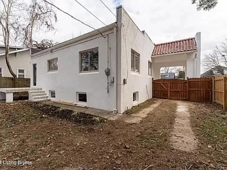 2145 Gladstone Ave — Photo 31