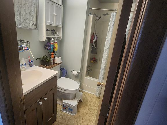 5th image of 734 N Church St #1