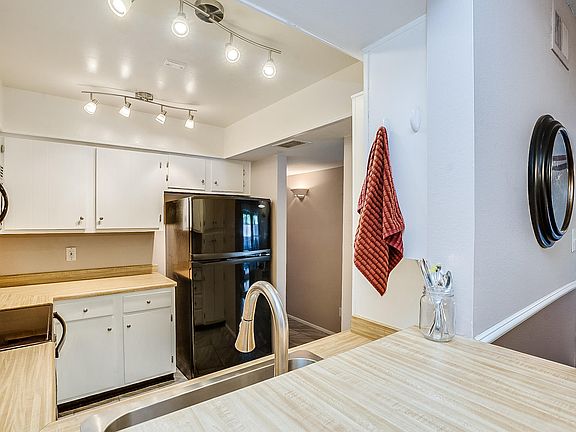 5th image of 820 S Hacienda Dr Unit A