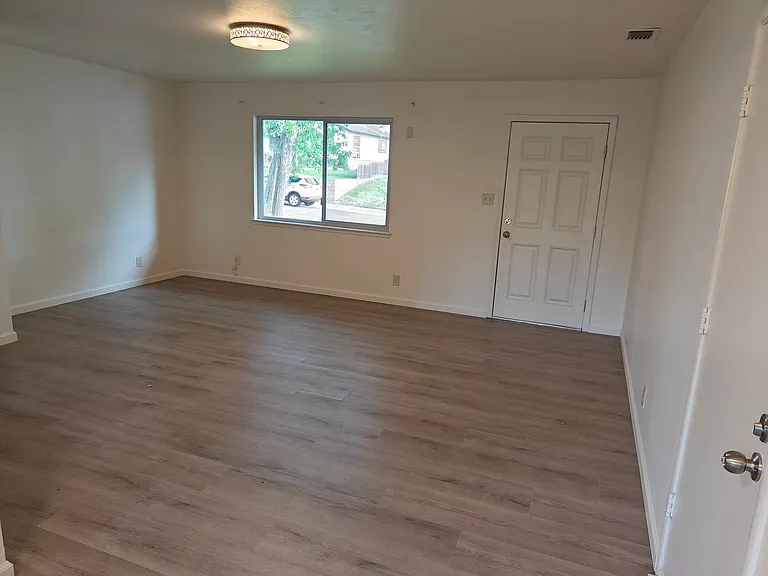 8945 Bedford Ave — Photo 6