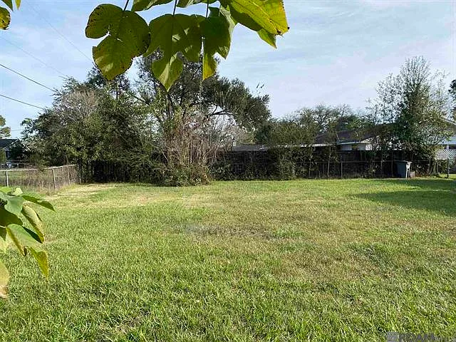 9477 Macedonia Ave — Photo 14