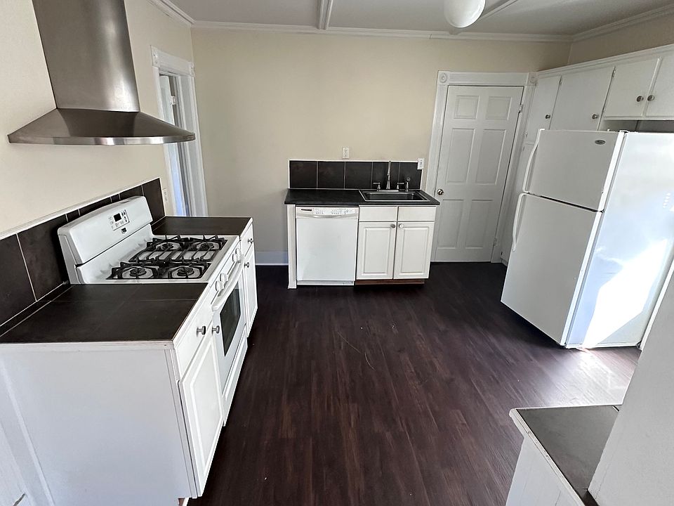 1st image of 130 Pleasant Ave Floor 2
