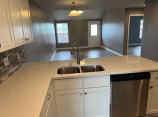 1326 W Sackett St, Springfield, MO 65807