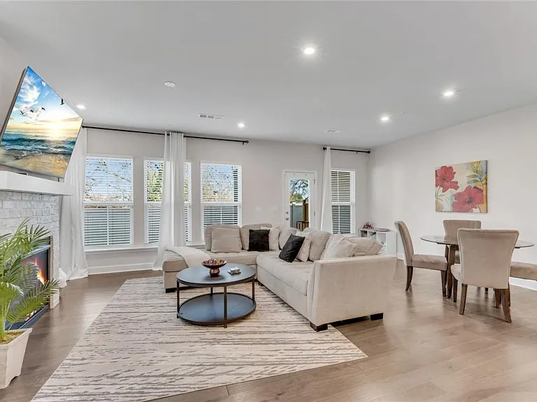 624 Spadina Rd — Photo 10