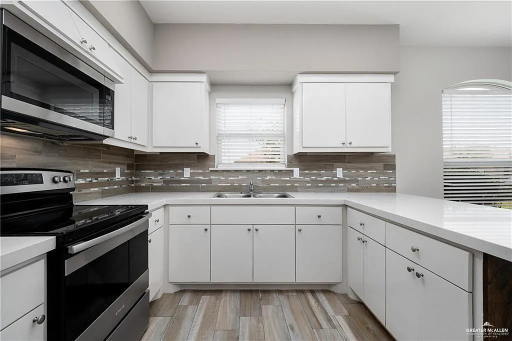 3 bed, 2.0 bath, 1050 sqft, $1,100 — Photo 3