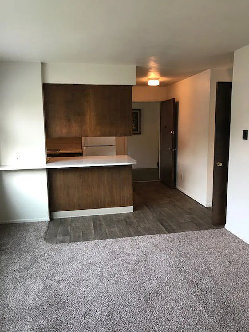 King Apartments — Photo 4