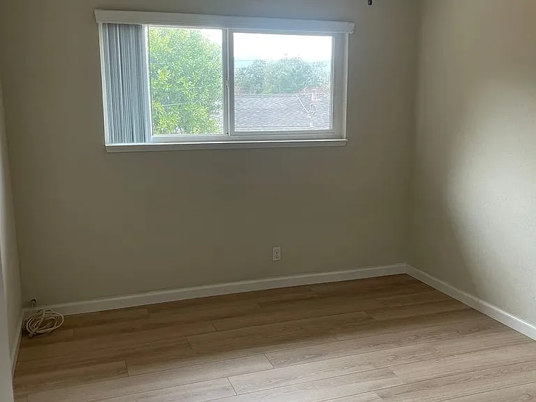 4860 Northlawn Dr — Photo 7