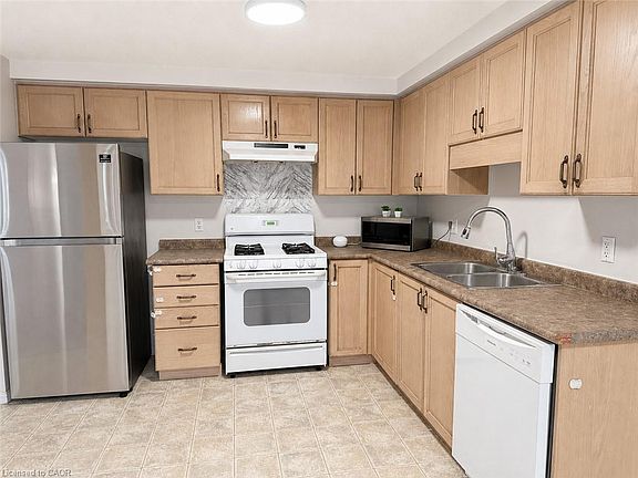 3rd image of 974 Creekside Dr