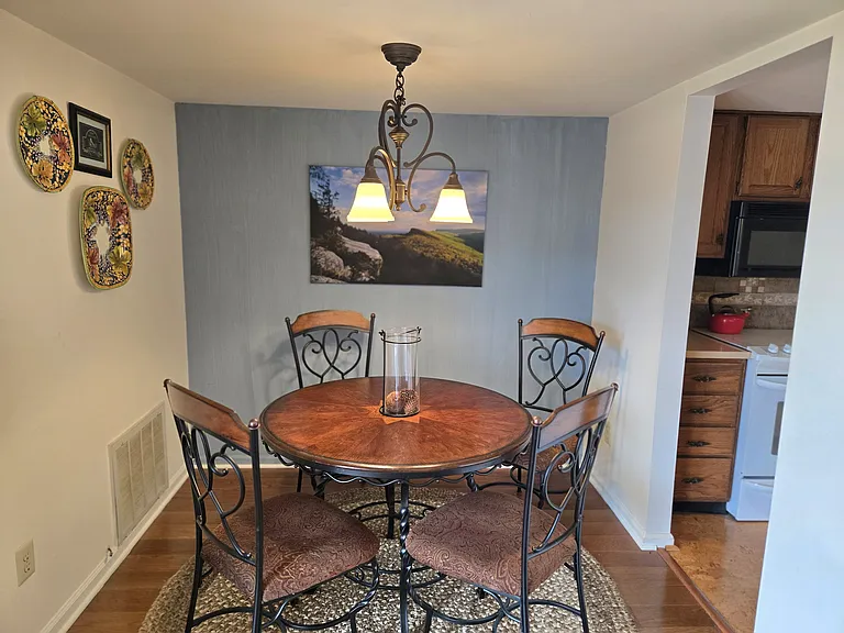 66 Hermitage Dr — Photo 3
