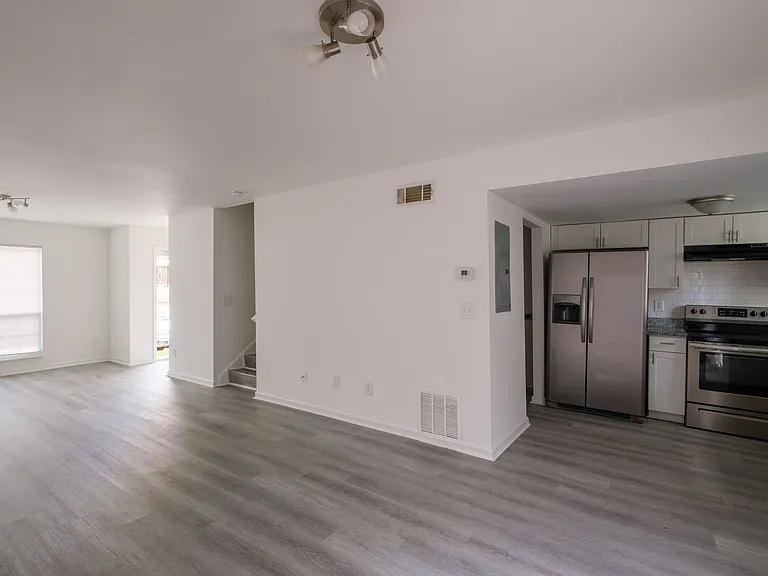 Golden Gate Townhomes — Photo 108
