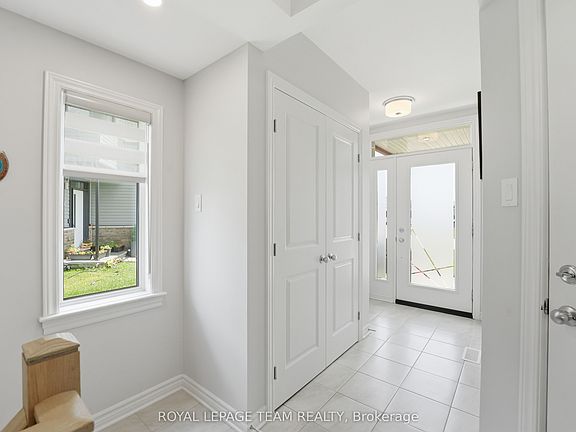 3rd image of 715 Maverick Cres