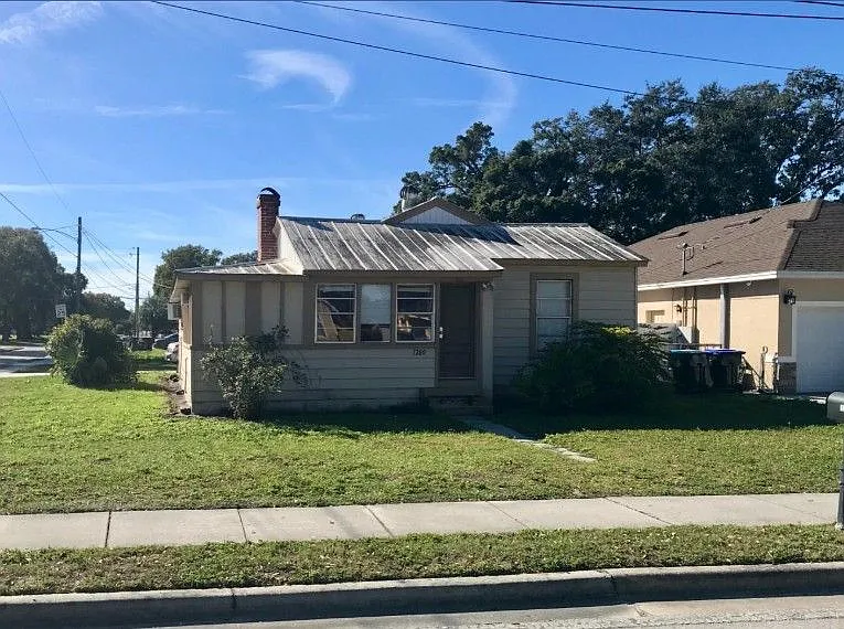 1200 W Kaley Ave — Photo 1