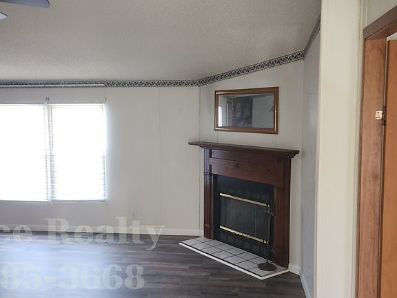 4th image of 230 Akron St