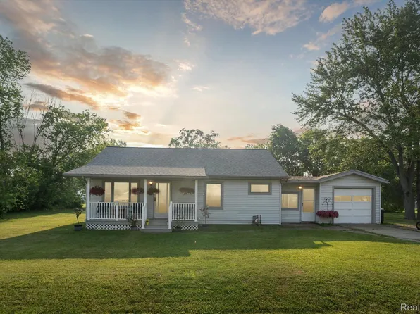 325 Garfield Rd, Kimball, MI 48074