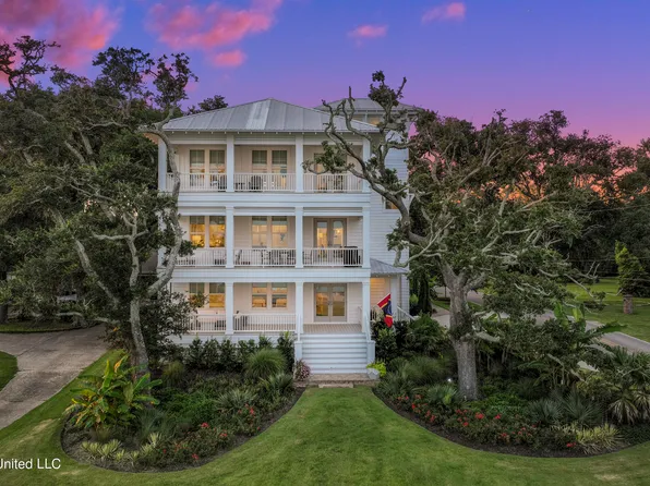 441 E Beach Dr, Ocean Springs, MS 39564