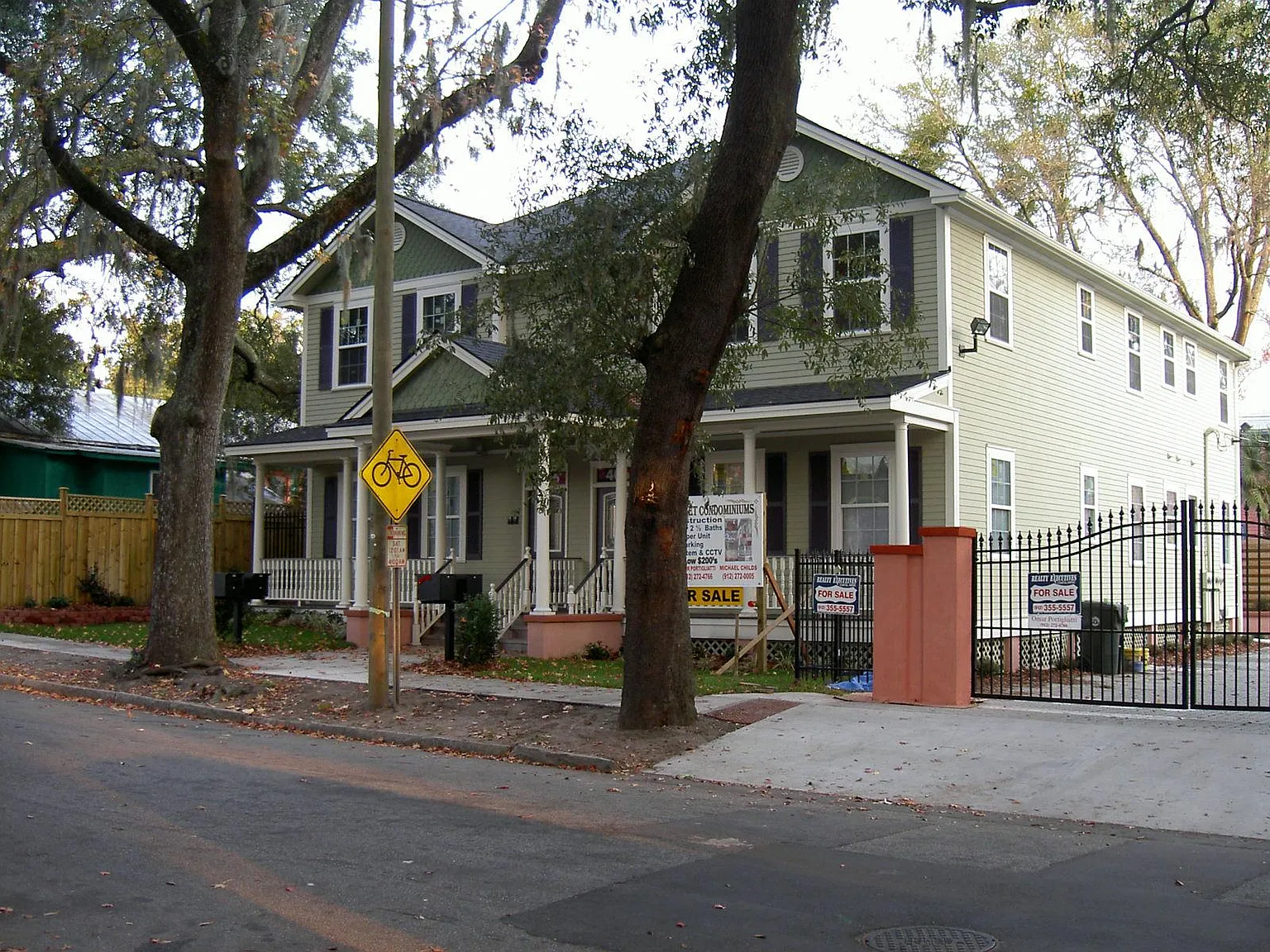 2 bed, 2.5 bath, 1200 sqft, $1,995 — Photo 1