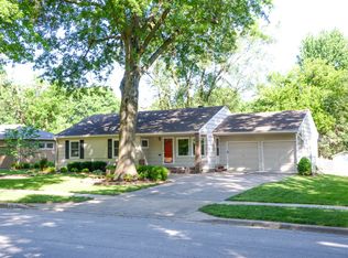 7712 Tomahawk Rd, Prairie Village, KS 66208