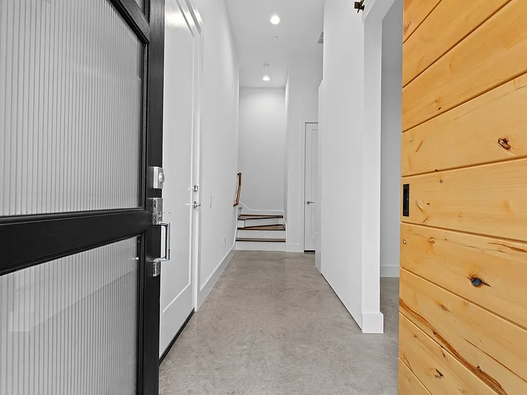 5915 E Post Oak Ln — Photo 3