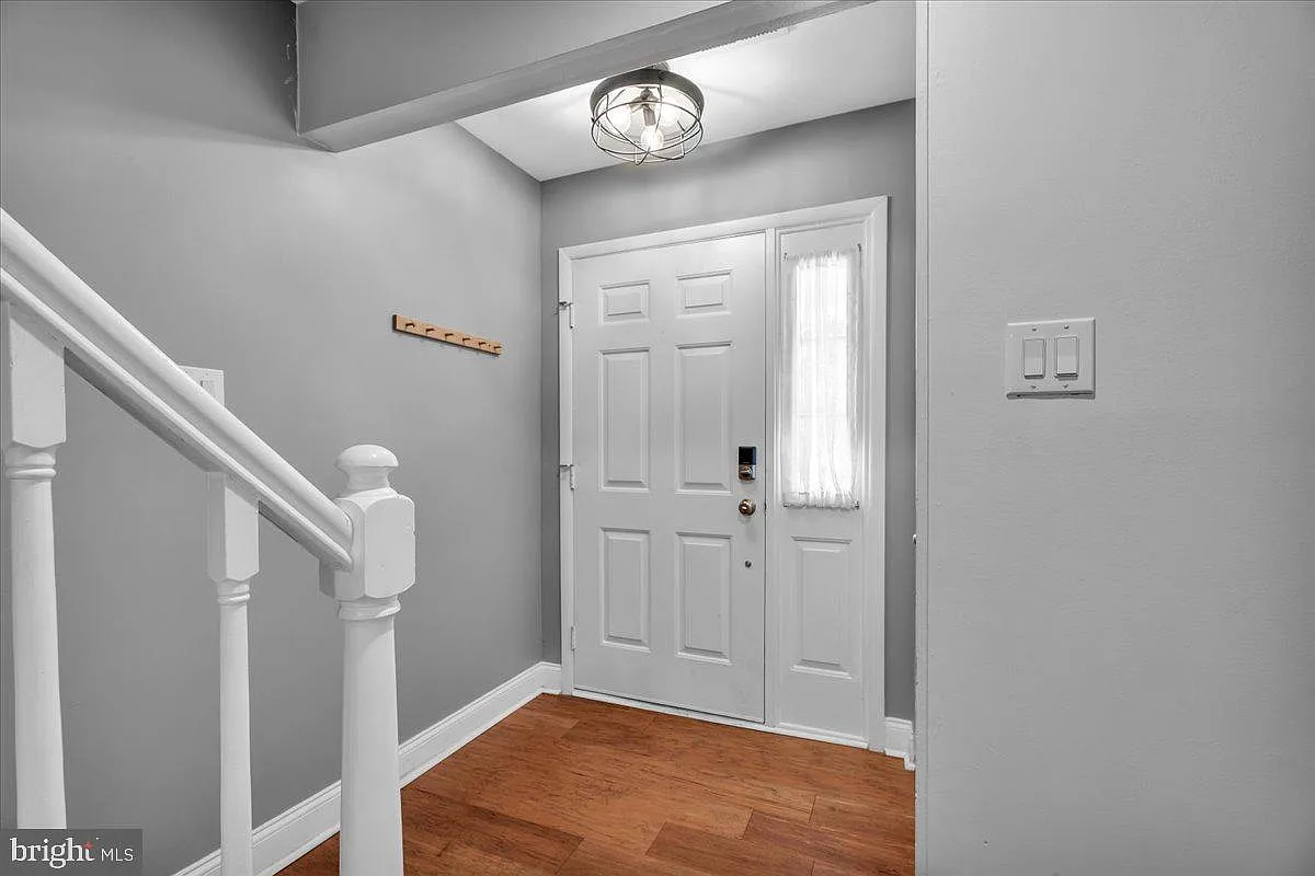 3 bed, 1.5 bath, 1672 sqft, $2,900 — Photo 3