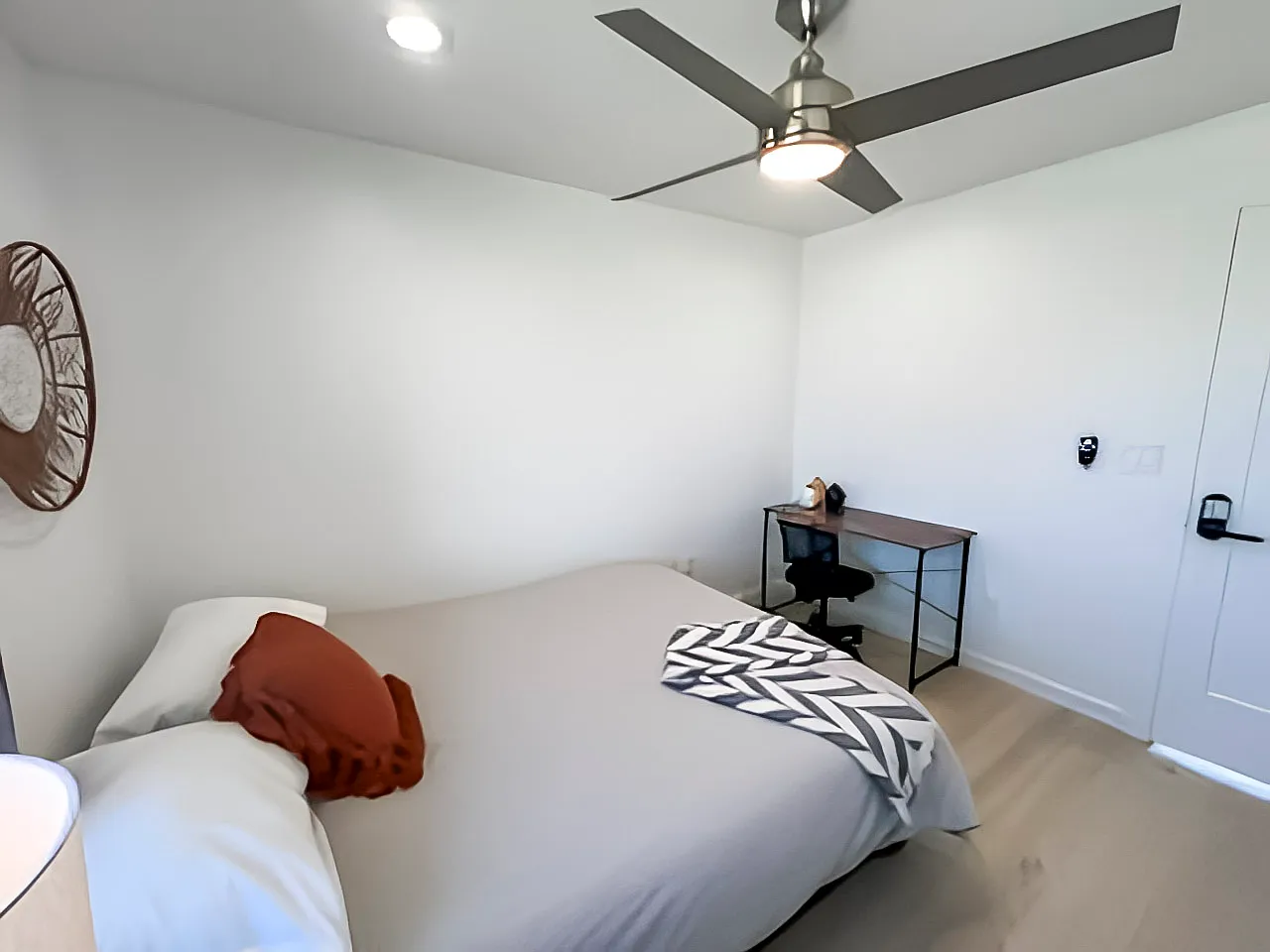 4 bed, 2.0 bath, 1400 sqft, $1,027 — Photo 2