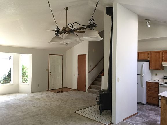 4th image of 1730 93rd Dr SE