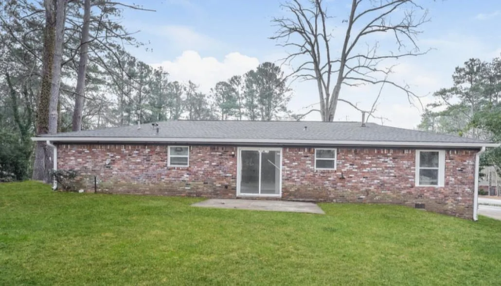 2074 Louis Xiv Ln photo 1