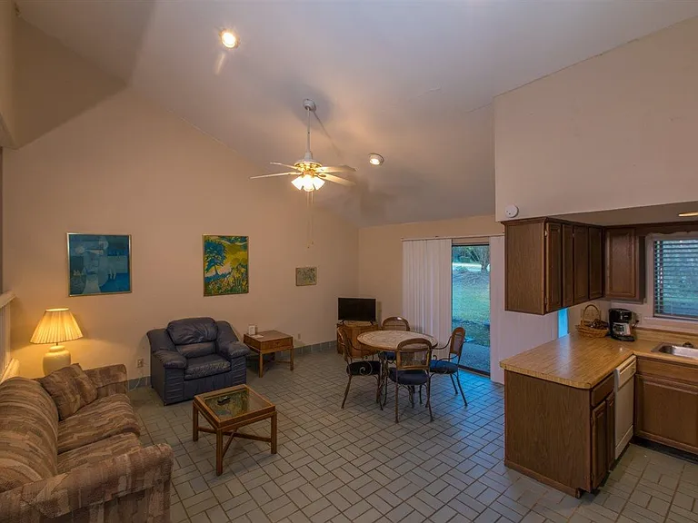 409 Club Villa — Photo 5